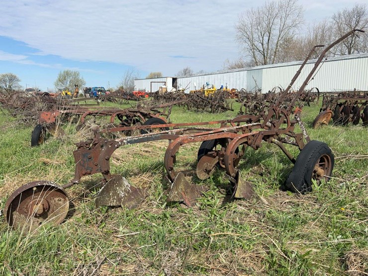 massey-ferguson-12-image-3