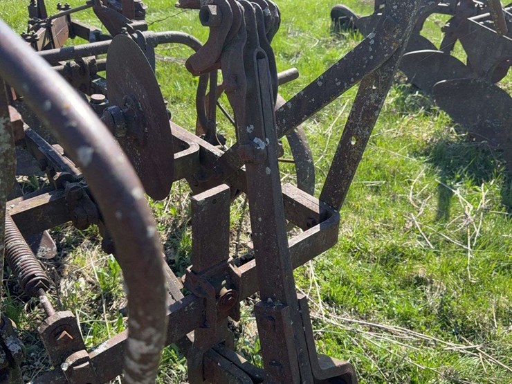 oliver-four-bottom-plow-image-19