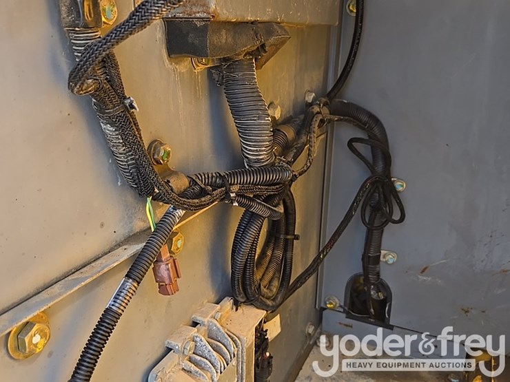 2011-deere-450d-lc-image-30