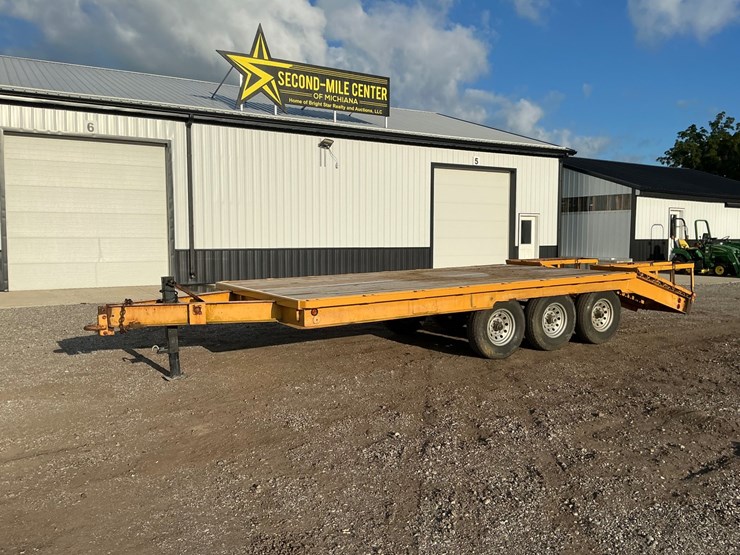 #2175-•-tri-axle-flatbed-equipment-trailer-image-1