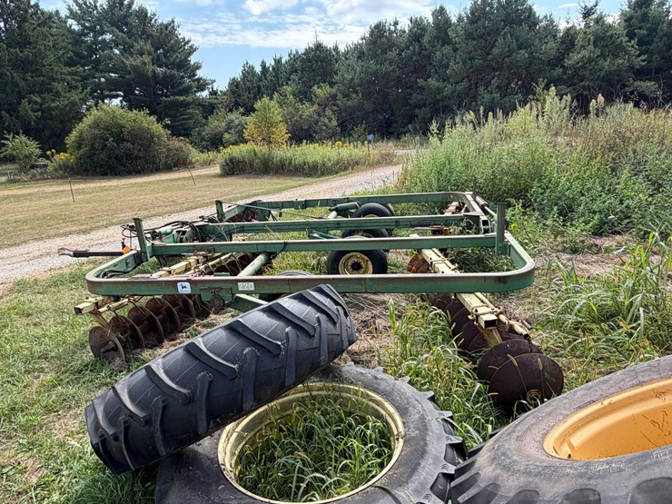 john-deere-220-image-7