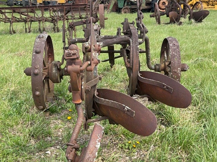 case-two-bottom-14”-pull-type-plow-image-5