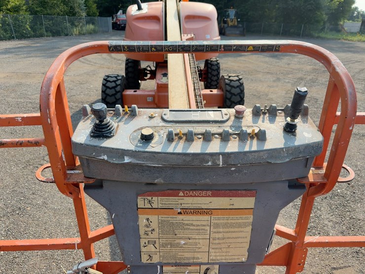 2004-jlg-400s-image-9