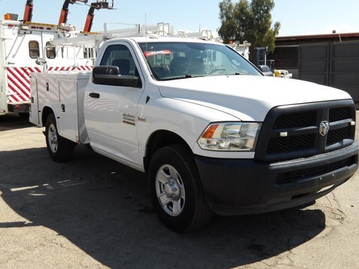 2017-ram-2500-hd-image-3