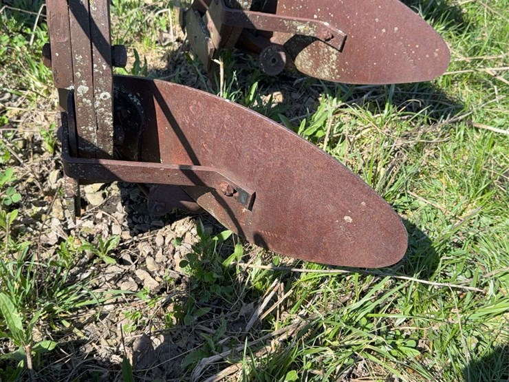 oliver-four-bottom-plow-image-27