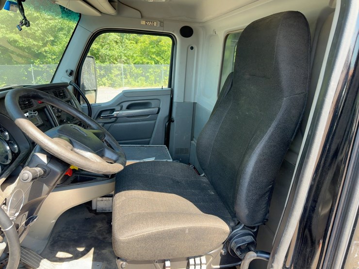 2018-kenworth-t680-image-28