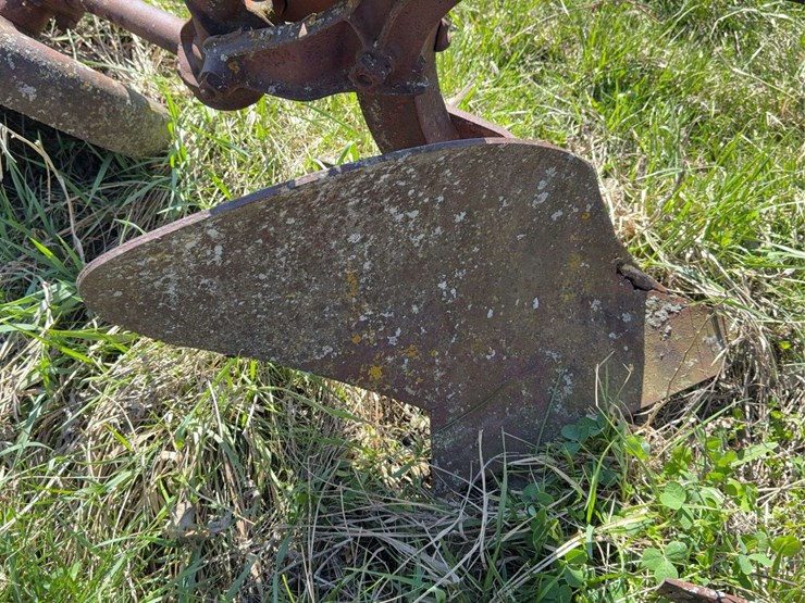 oliver-four-bottom-plow-image-25