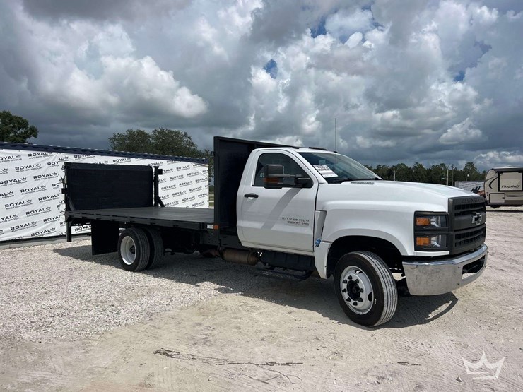 2019-chevrolet-silverado-5500hd-image-2