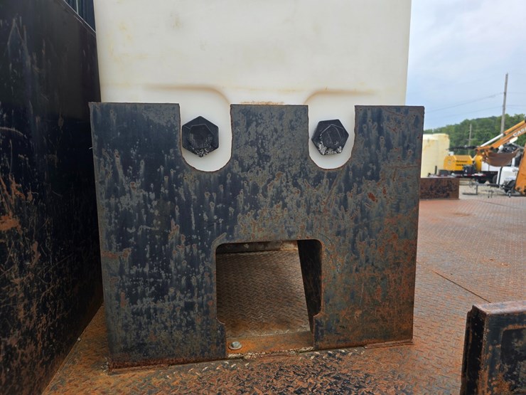 2006-freightliner-m2-106-image-58