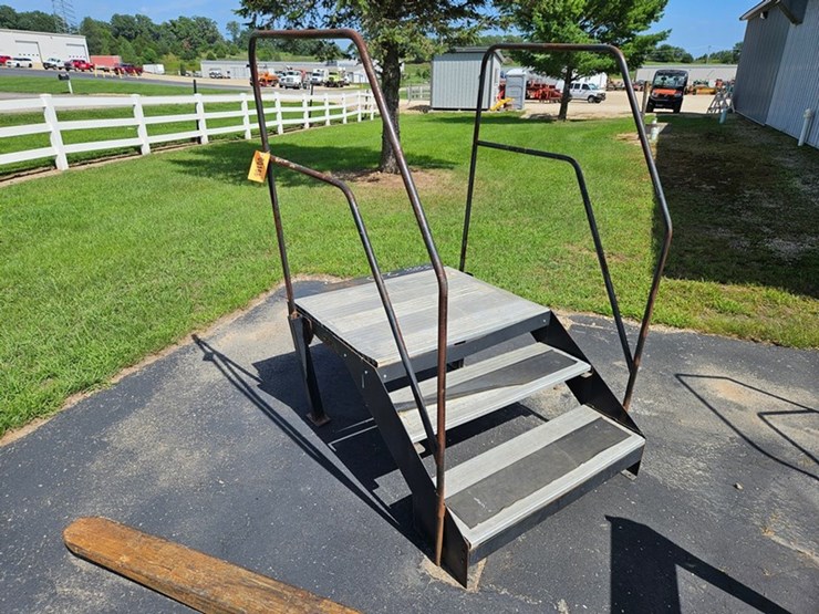 #166-•-portable-step-&-deck-image-3