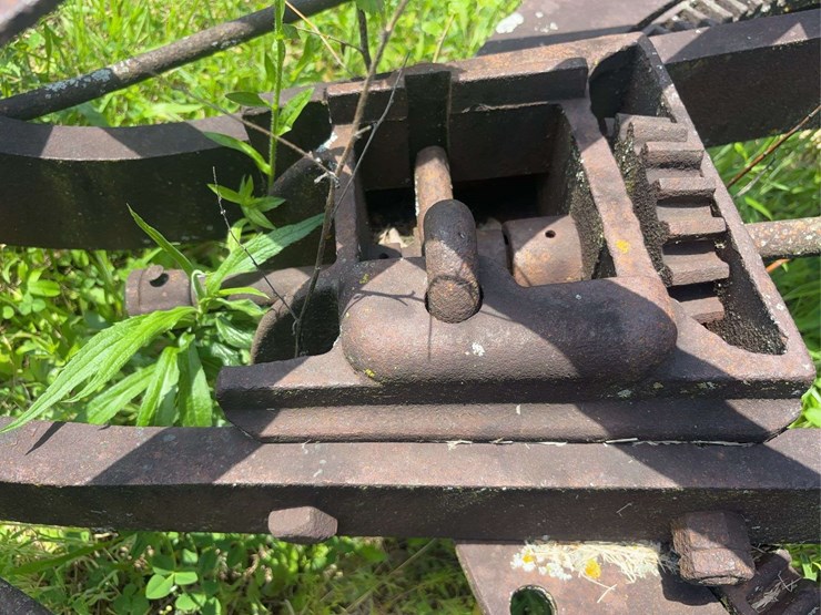 pull-type-road-grader-image-16