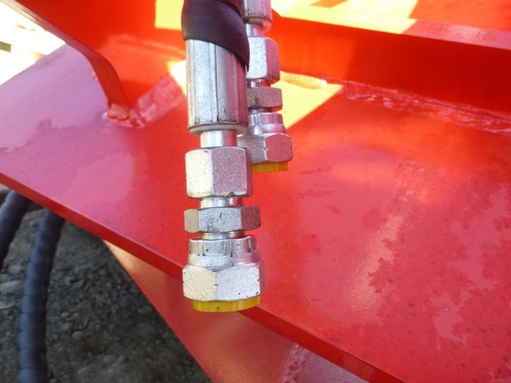 caterpillar-320-image-6