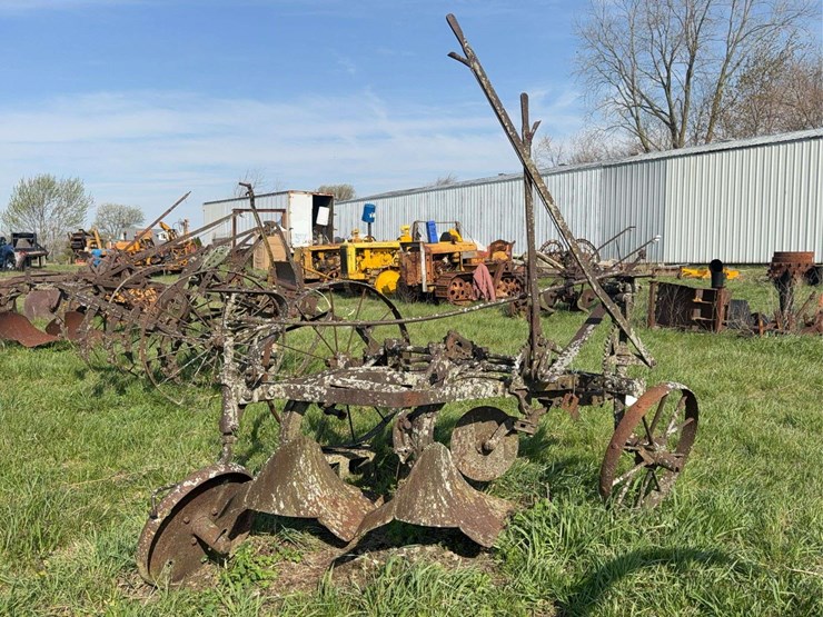 two-bottom-horse-drawn-plow-image-3