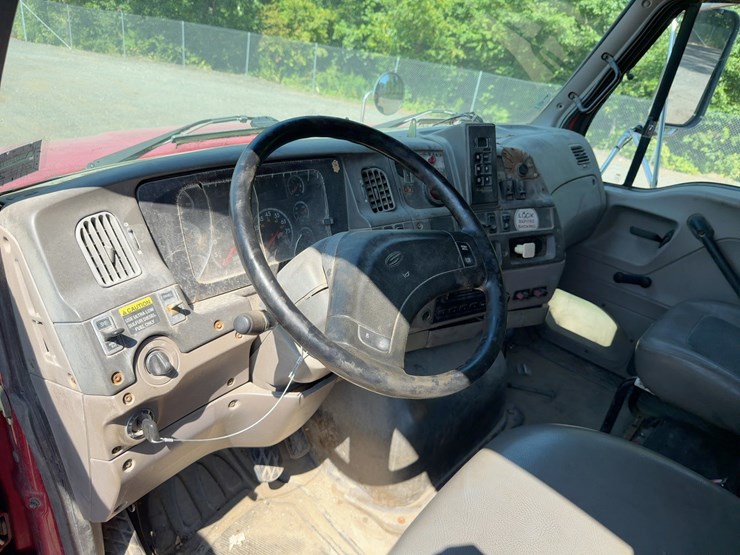 2008-sterling-lt9500-image-20