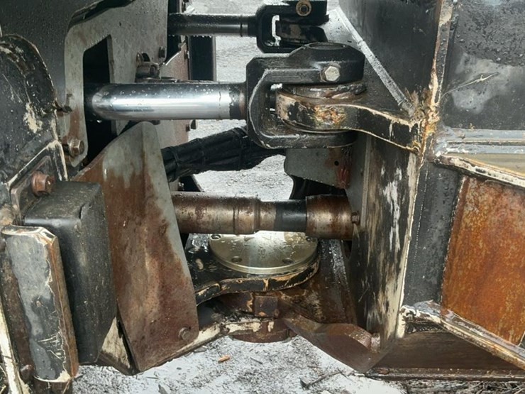 2014-deere-648h-image-42