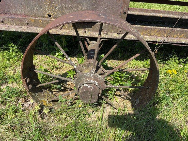 case-bale-press-image-24