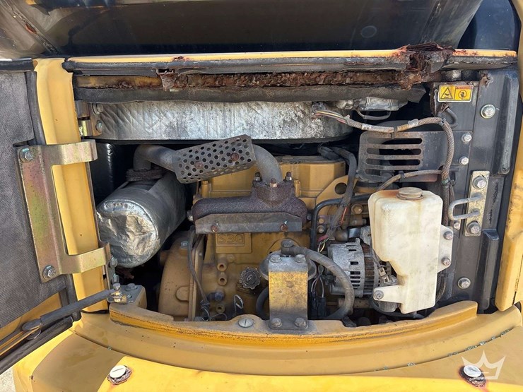 2010-caterpillar-303c-cr-mini-excavator-image-12