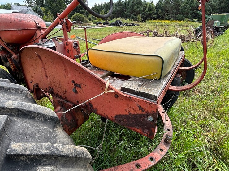 #2568-•-allis-chalmers-c-narrow-front-tractor-image-23