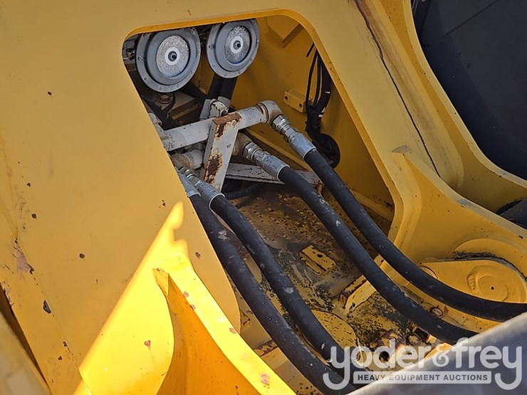 2011-deere-450d-lc-image-47