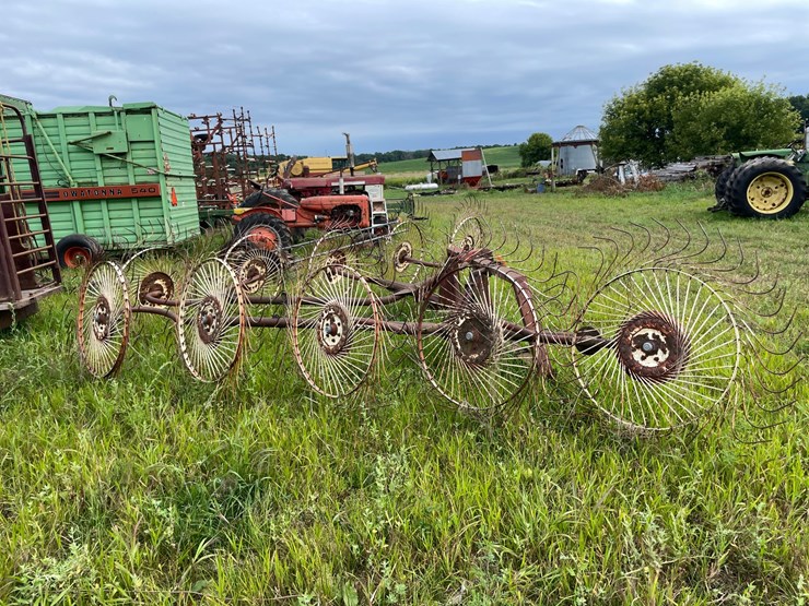 #2613-•-(10)-wheel-v-rake-image-4