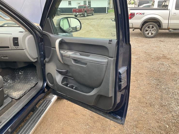 #2052-•-2010-chevrolet-silverado-4x4-pickup-truck-image-98