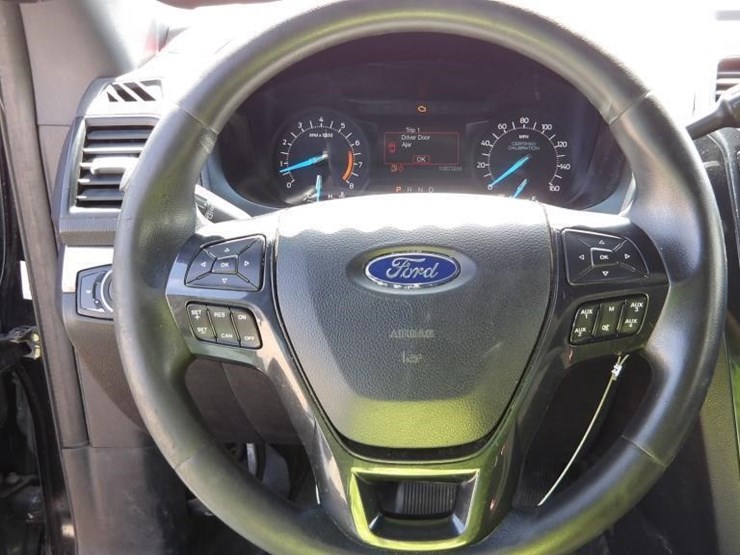 2019-ford-explorer-image-15