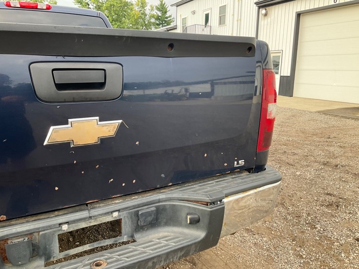 #2052-•-2010-chevrolet-silverado-4x4-pickup-truck-image-33
