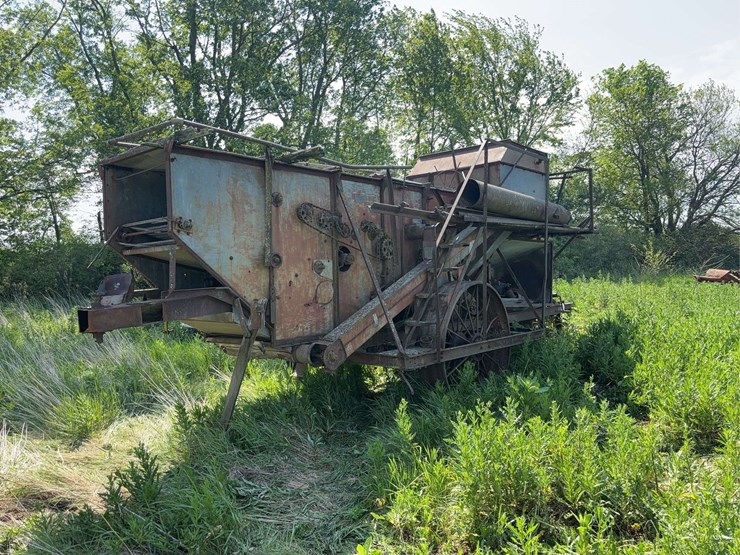 holt-caterpillar-pull-type-combine-image-5