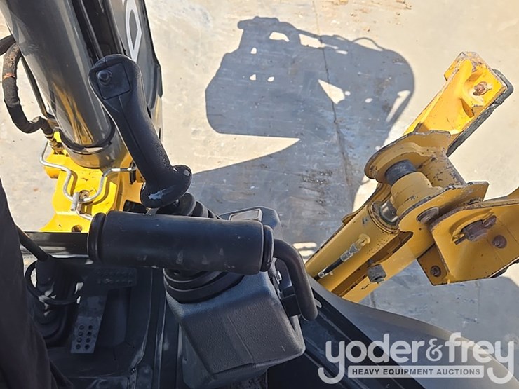 2019-deere-310sl-image-59