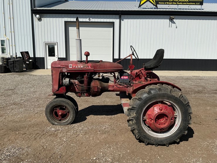 1946-case-ih-farmall-b-image-2