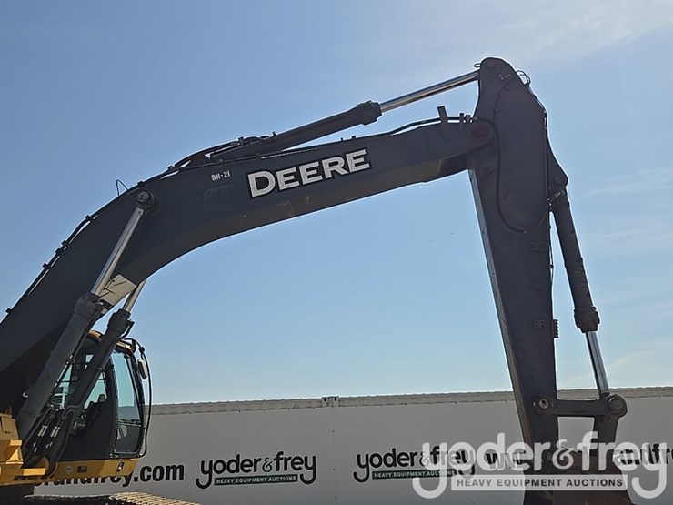 2011-deere-450d-lc-image-27