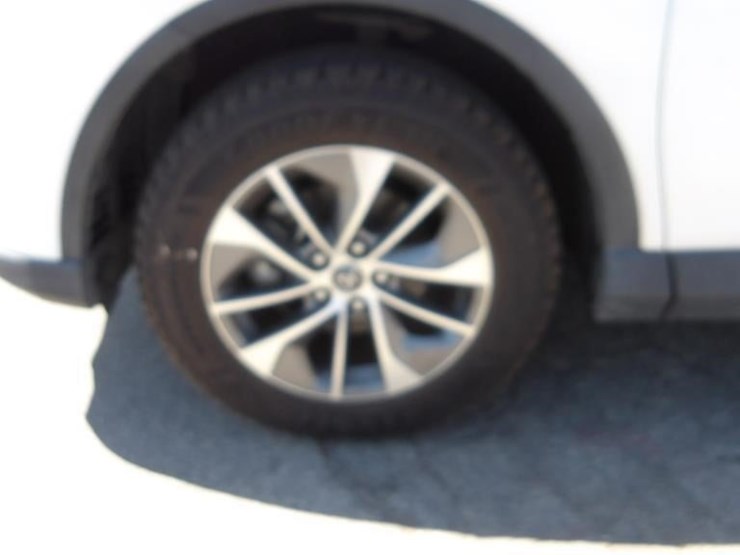 2016-toyota-rav4-image-8