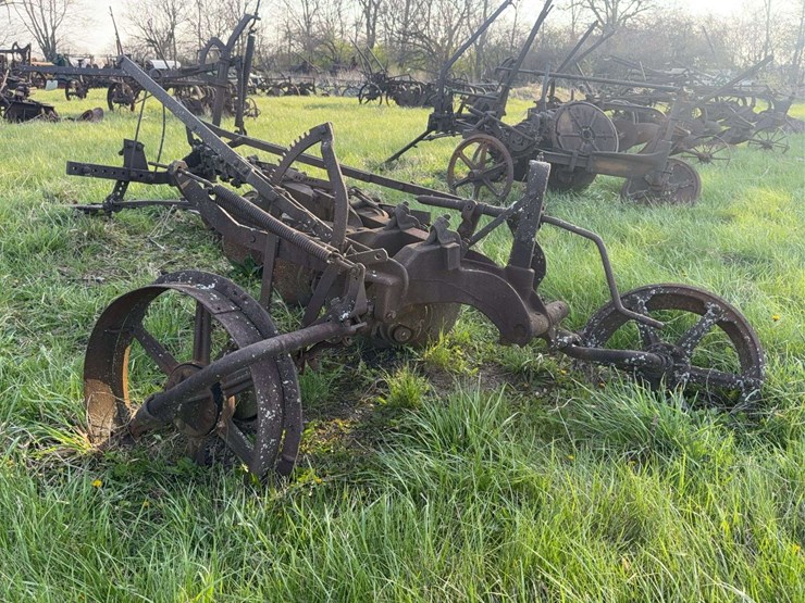 ihc-3-bottom-disc-plow-image-7