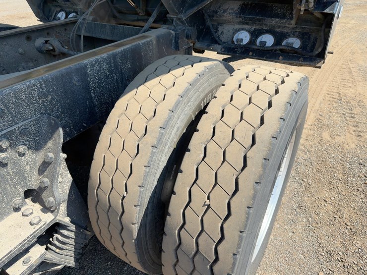 2018-kenworth-t680-image-16