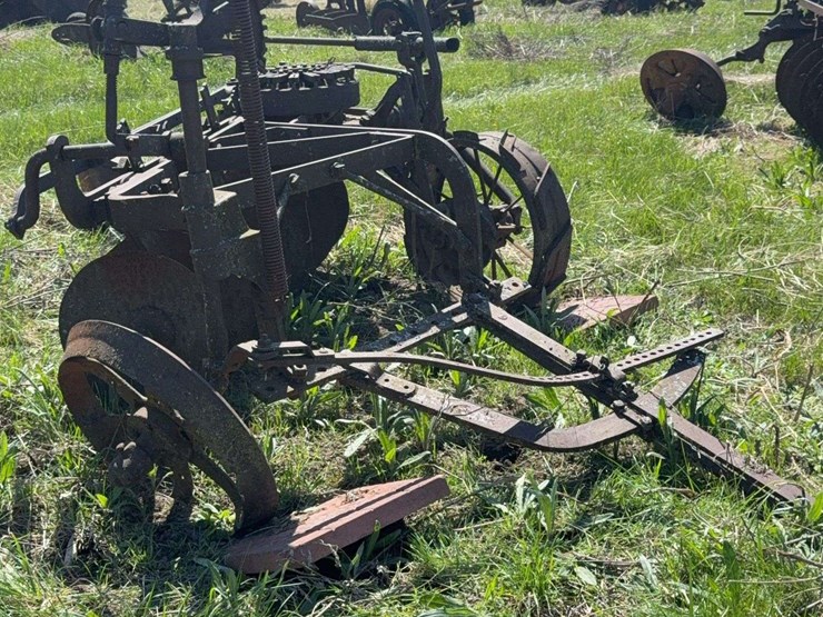 john-deere-disc-plow-image-16