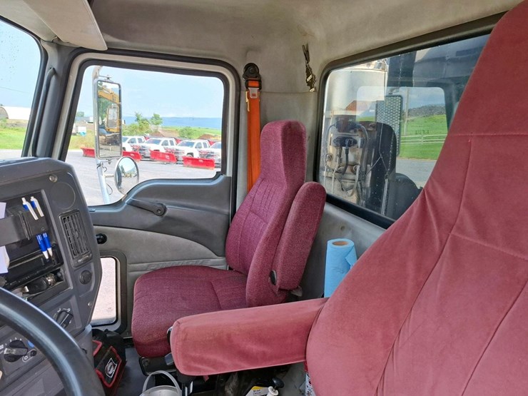 2009-mack-ch613-image-11