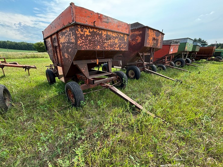 #2644-•-kelly-gravity-box-on-running-gear-image-3