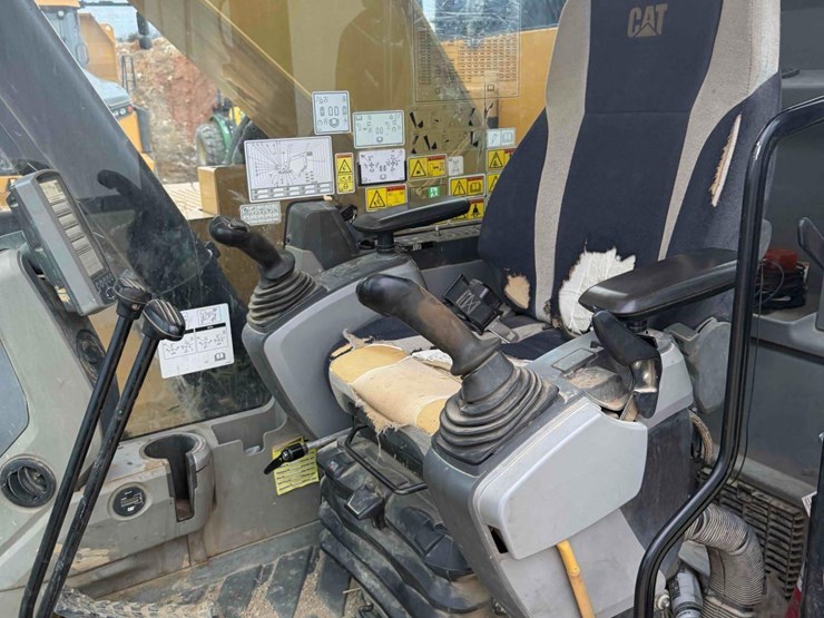 2018-caterpillar-325flcr-image-16