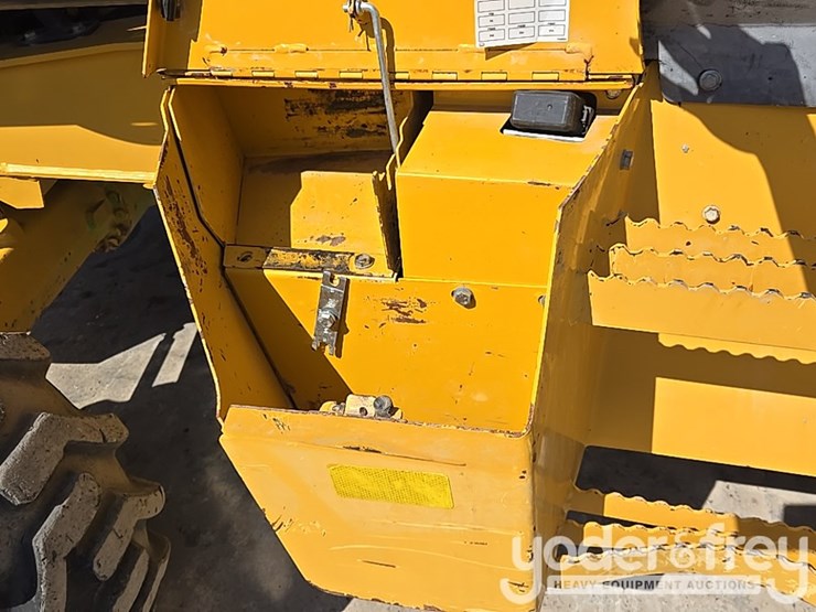 2019-deere-310sl-image-35