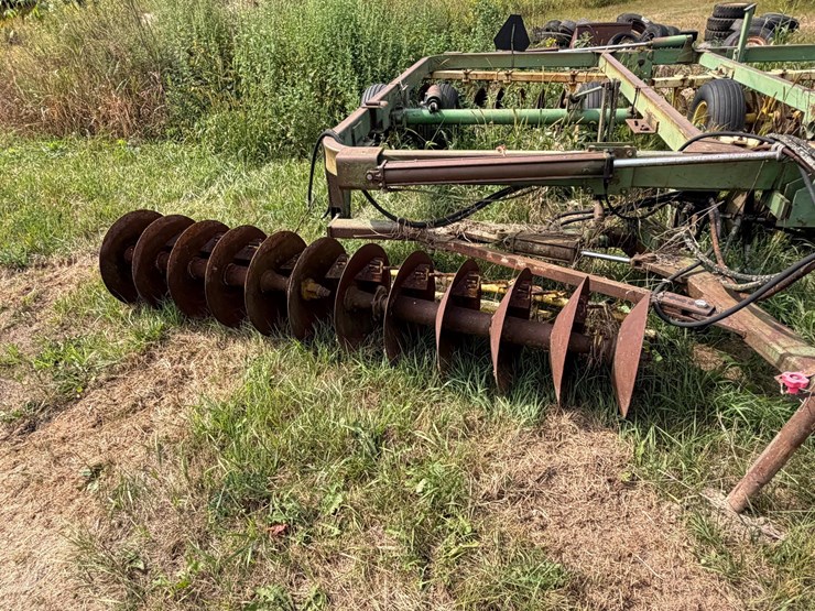 john-deere-220-image-11