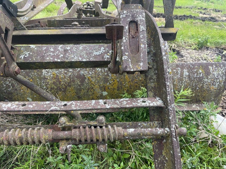 pull-type-road-grader-image-31