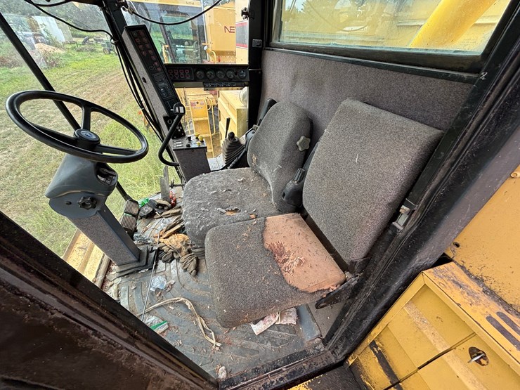 new-holland-tr98-image-30