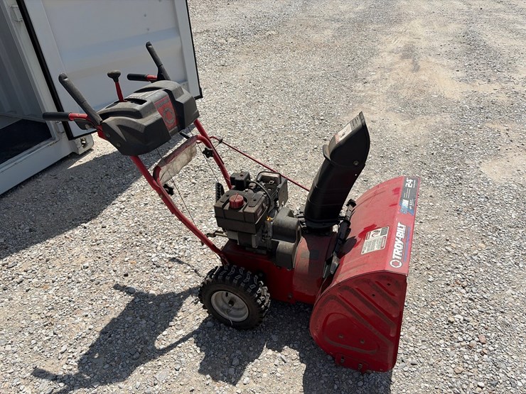 #63-•-troy-bilt-24”-snow-blower-image-1
