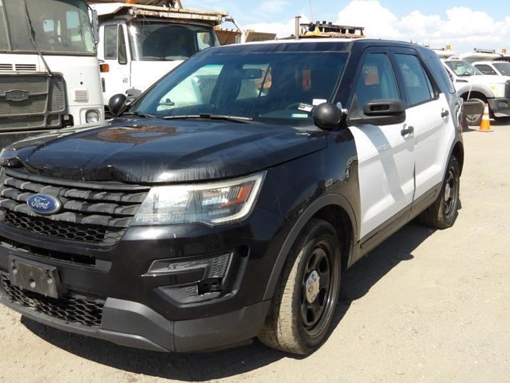 2019-ford-explorer-image-2