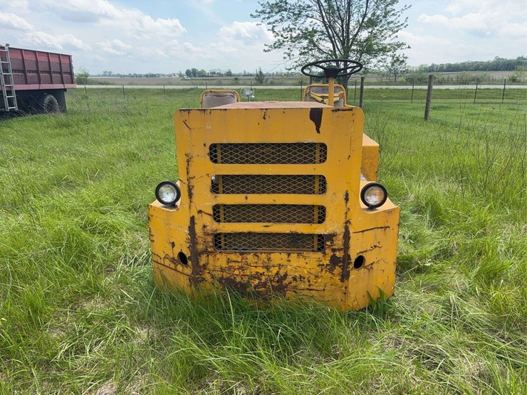 united-tractor-company-tug-image-2