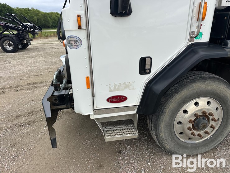 2017-peterbilt-520-image-10