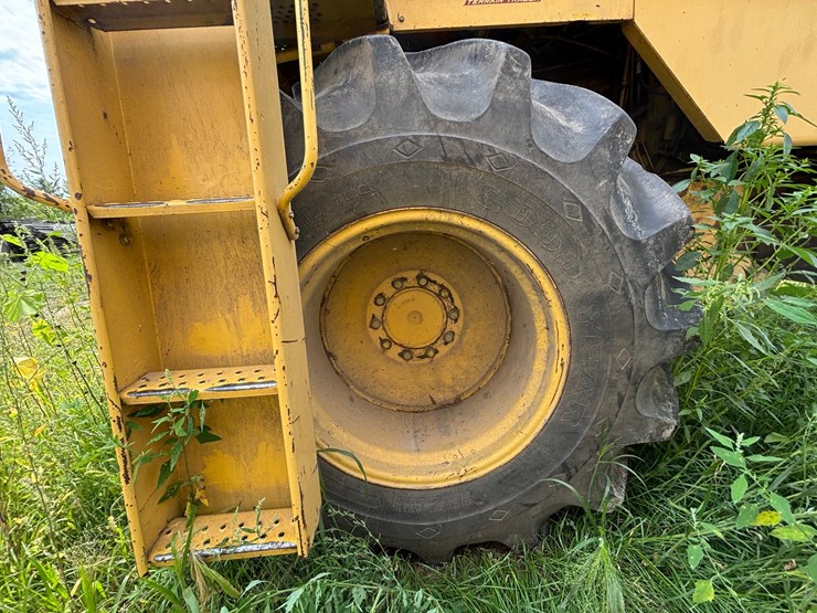 new-holland-tr86-image-18
