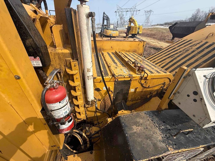2010-caterpillar-325-image-11