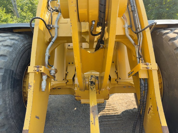 2015-caterpillar-938k-image-12