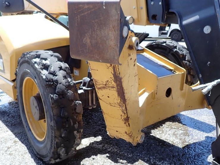 2020-caterpillar-tl943d-image-11